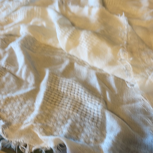 Scarf white , lrg - Picture 7 of 7